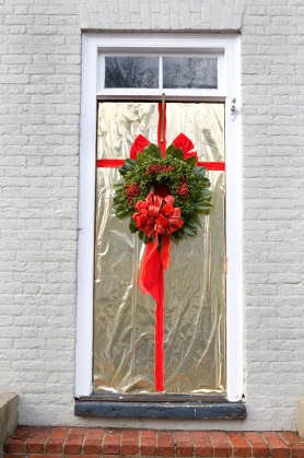 Decorating Your Doorway for Christmas - Dot Com Women