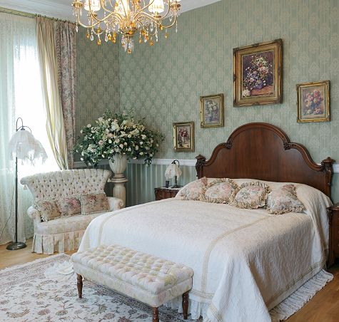 Bedroom Ideas on White Victorian Style Bedroom     Bedroom Decorating Ideas