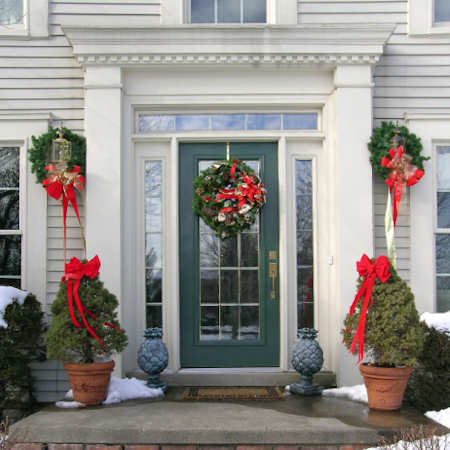 Ideas for Decorating Your Doorway for Christmas