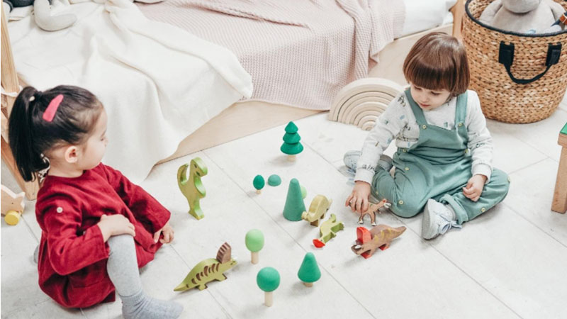 Best Ways To Keep Your Toddlers Entertained Dot Com Women